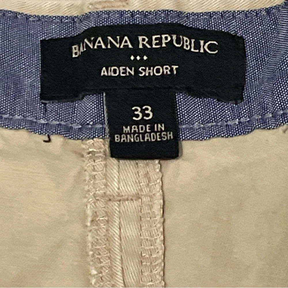 Banana Republic Men’s 33 (34x9) Aiden Chino Shorts Beige Flat Front Mid Rise